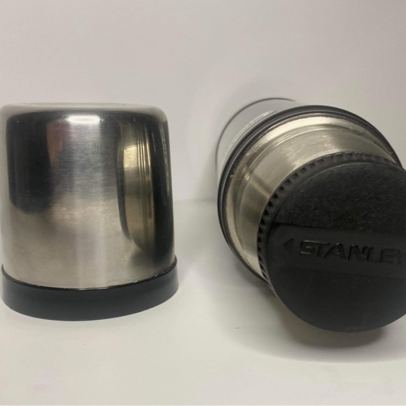 Stanley Insulated 16 Ounce Thermos/ Vacuum Bottle - Picture 4 of 8